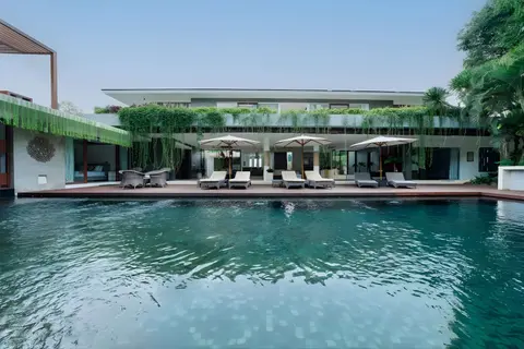Photo of 5BR Luxury Tropical Villa in Nyanyi in Nyanyi