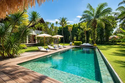 Photo of Artistic 5BR Luxury Villa in Berawa in Berawa