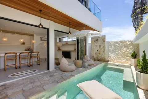 Photo of Close to the Beach 6 Bedroom Villa for Sale Leasehold in Berawa in Canggu
