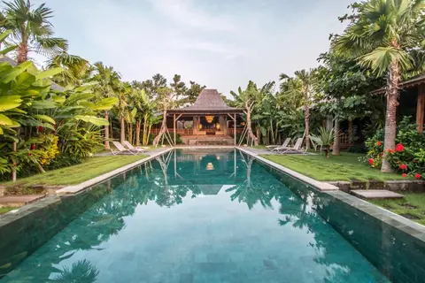 Photo of 7+2 Bedroom Villa for Sale Leasehold in Kerobokan in Kerobokan